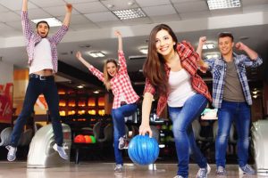 bowling-1 Woman bowling